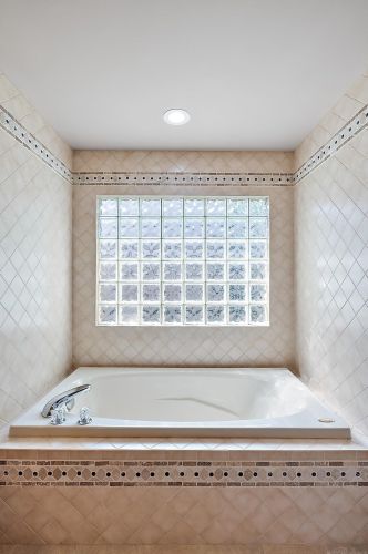 1039 Bloomview Cir, Rochester MI 48307-1728 exterior