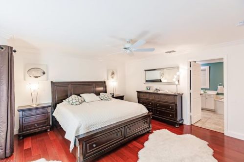 4870 Europa Dr, Naples FL 34105-5602 exterior