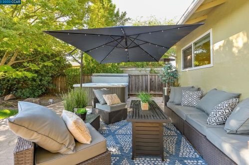 933 Santa Lucia Dr, Concord CA 94523-2366 exterior