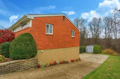 237 Burch Dr, Moon Twp, PA 15108-3113