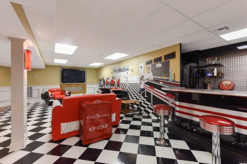 109 Elmwood Dr, Huntington Station NY 11746-5658 exterior