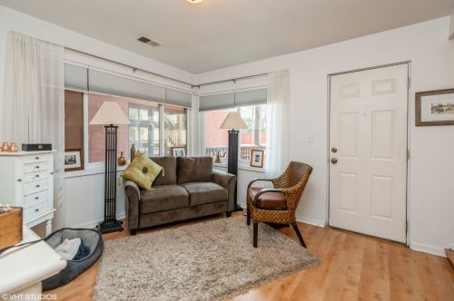 1333 Roscoe St, Chicago IL 60657-6782 exterior