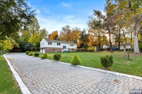 2 Morrison St, Closter NJ  07624-1129 exterior