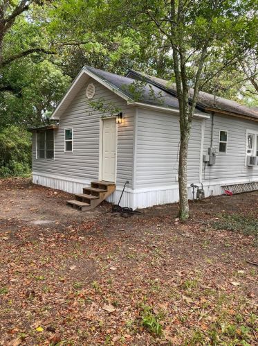 83 Live Oak Ave, Defuniak Springs FL  32435-2360 exterior