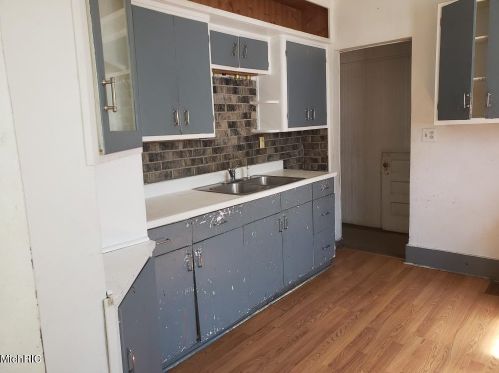 3308 Temple St, Meskegon, MI 49444-2736