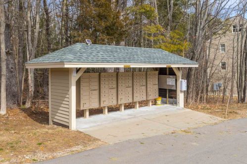 8 Frd Lndg Dr, Dover NH 03820-4552 exterior