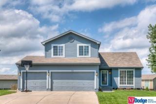 904 Edgewater Dr, Omaha, NE 68046-3329