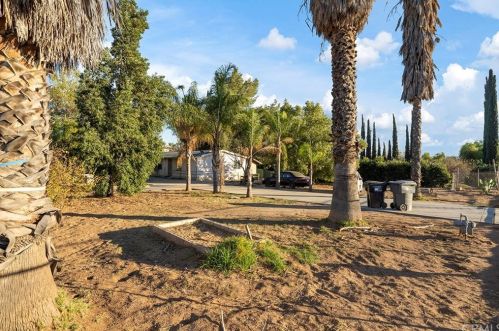 24660 Spg St, Perris CA 92570-8273 exterior