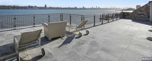 23 Shr Rd, Edgewater NJ 07020-1519 exterior