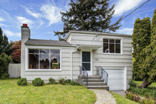 3831 30th Ave, Seattle WA  98199-1706 exterior