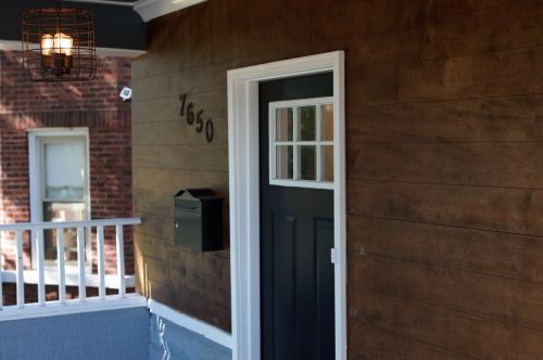 7650 Cregier Ave, Chicago, IL 60649-4012