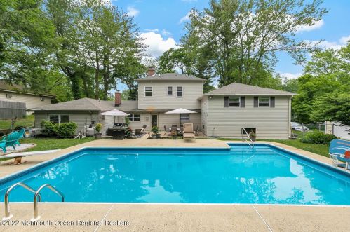 15 Farrell Dr, Middletown NJ 07748-3210 exterior