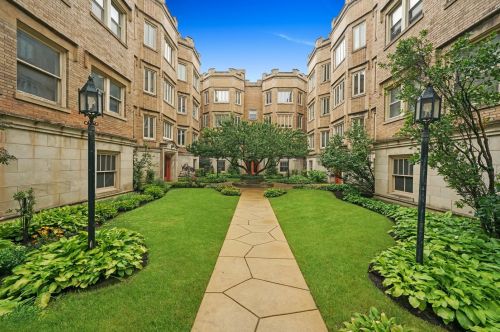 4217 Paulina St, Chicago IL 60613-1239 exterior