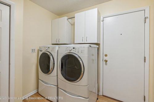 502 Brunswick Dr, Dewitt MI 48820-9189 exterior