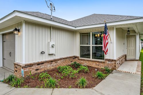 164 Picasso Cir, Defuniak Springs, FL 32433-7749