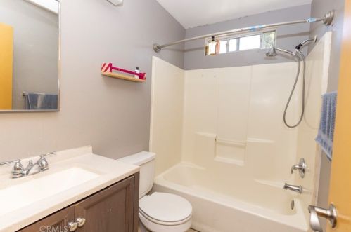 138 Valencia Dr, Fullerton CA 92833-3231 exterior