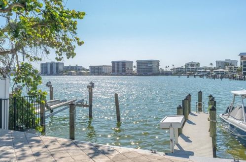 2870 Leeward Ln, Naples FL 34103-4038 exterior