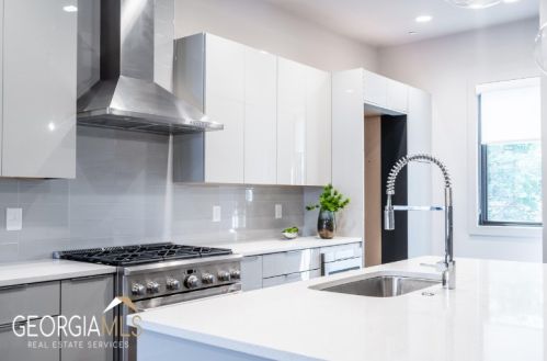 106 Cityview Ct, Atlanta, GA 30308-2448