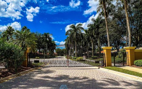 7637 Caprio Dr, Boynton Beach FL 33472-7373 exterior