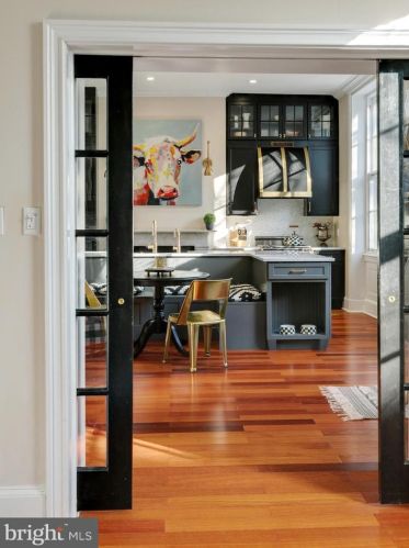 903 Clinton St, Philadelphia, PA 19107-6109