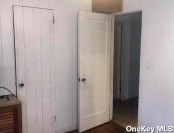 247 East Ave, Valley Stream NY  11580-3233 exterior