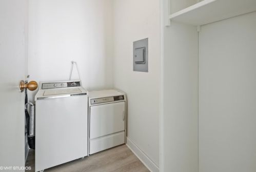 360 Randolph St, Chicago IL 60601-5069 exterior