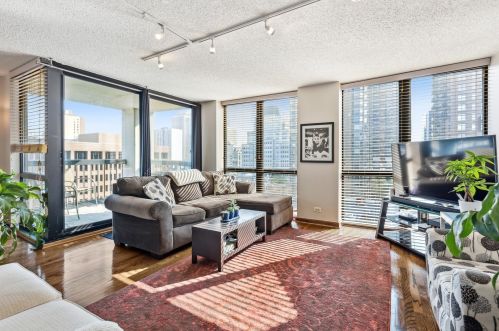 1122 Clark St, Chicago, IL 60610-2159