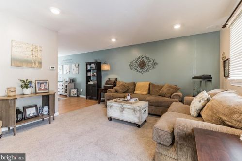 406 Circle Dr, Pottstown, PA 19464-3661