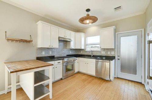 1194 Coleto St, Austin TX  78702-1736 exterior