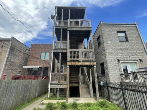 4539 Greenwood Ave, Chicago IL  60653-4411 exterior