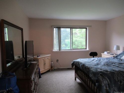 100 Sycamore Dr, Middletown NY 10940-5459 exterior