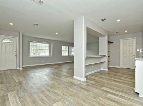 814 Emerald Wood Dr, Austin TX  78745-2128 exterior