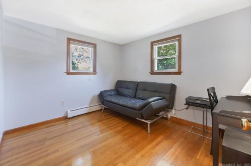 59 Neelans Rd, Enfield CT 06082-5734 exterior