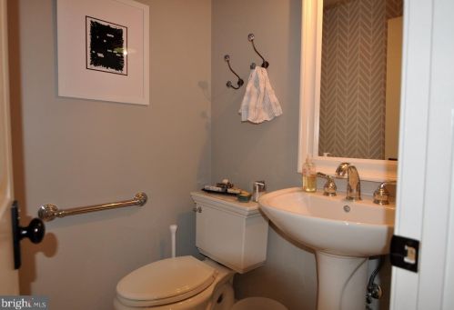 7523 Heatherton Ln, Rockville MD  20854-3232 exterior