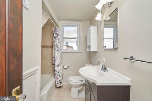 1000 Crawford Dr, Rockville MD  20851-1605 exterior