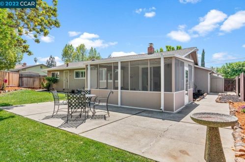 1824 Manzanita Dr, Concord CA 94519-1128 exterior