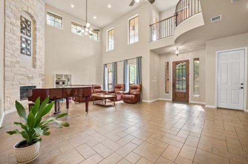 12108 Cherisse Dr, Austin TX  78739-1955 exterior