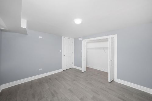 8247 Oglesby Ave, Chicago IL  60617-1927 exterior