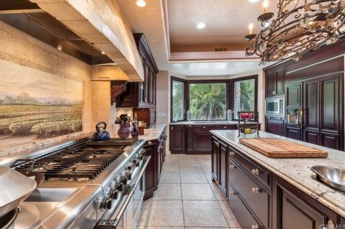 38325 De Portola Rd, Temecula CA 92592-8984 exterior