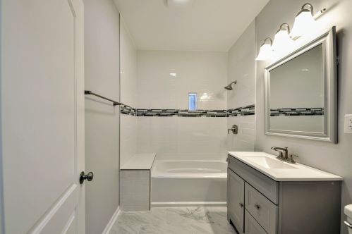 5029 West End Ave, Chicago IL 60644-2156 exterior