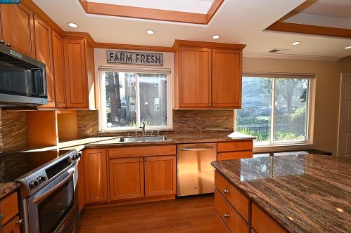 135 Glenbridge Ct, Concord CA  94523-4720 exterior