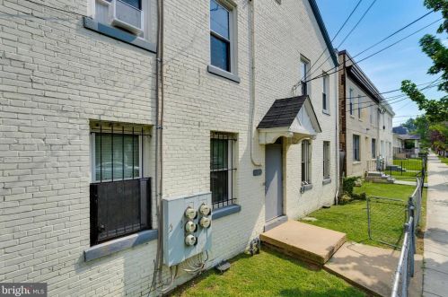 1320 T St, Washington DC 20009-4438 exterior