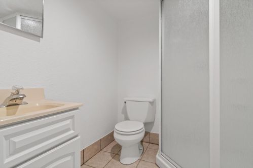 3253 Newhall St, Milwaukee WI 53211-3043 exterior