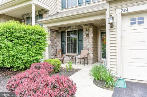 764 Creekside Dr, Hummelstown, PA 17036-7058