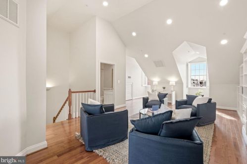 604 Frd Lndg Way, Alexandria VA 22314-3887 exterior