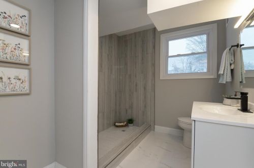 1411 Leister Dr, Silver Spring MD 20904-1548 exterior