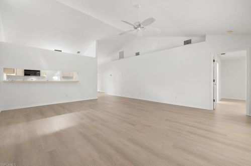 812 102 Ave, Naples FL 34108-3216 exterior