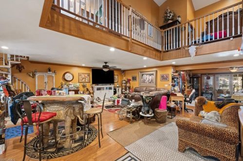 561 2 St, Naples FL 34117-9366 exterior