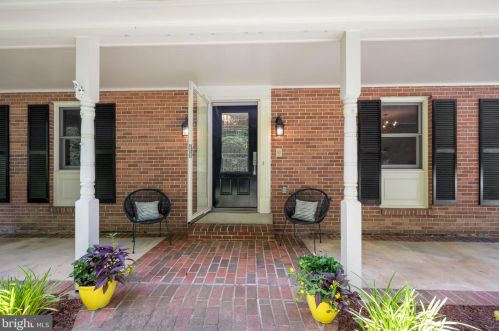 4329 Mount Vernon Memorial Hwy, Alexandria VA  22309-3204 exterior