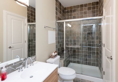 6923 Kenton Ave, Chicago IL 60712-2429 exterior